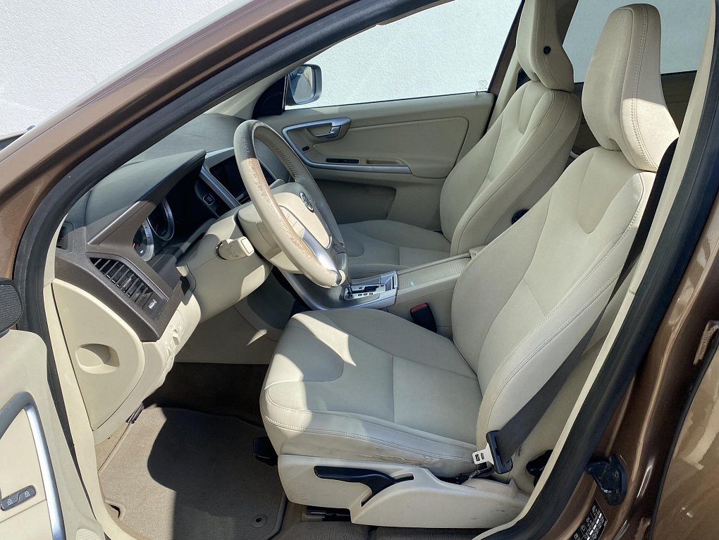 Volvo XC60 2.4 D5 Momentum AWD