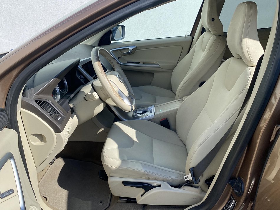 Volvo XC60 2.4 D5 Momentum AWD