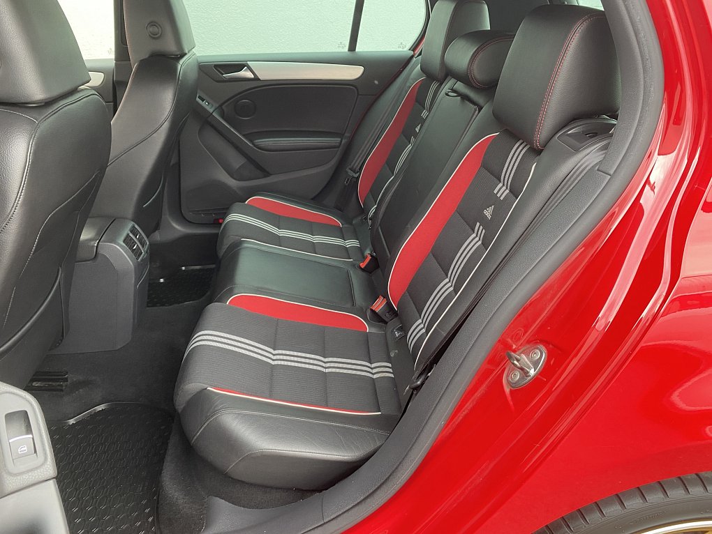 Volkswagen Golf 2.0TSi Adidas Edition