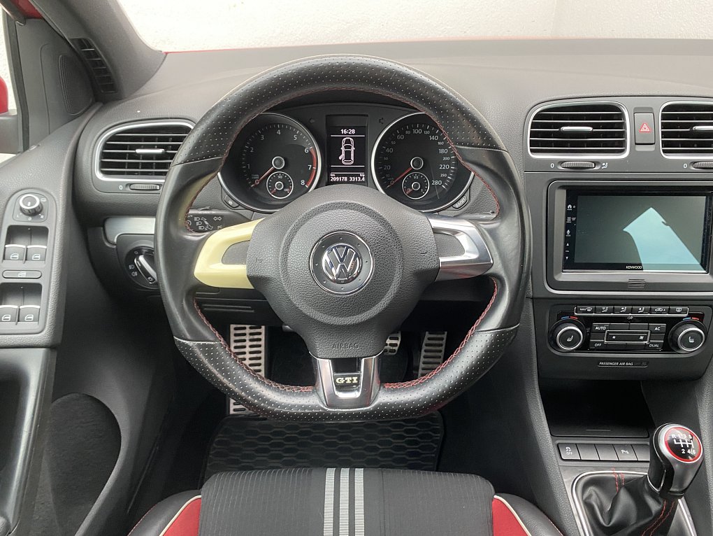 Volkswagen Golf 2.0TSi Adidas Edition