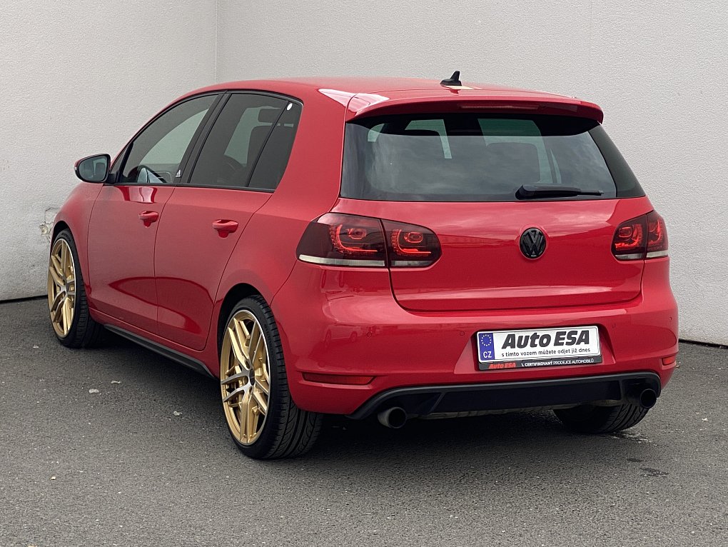 Volkswagen Golf 2.0TSi Adidas Edition