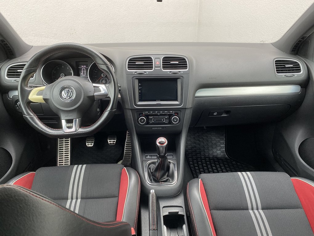 Volkswagen Golf 2.0TSi Adidas Edition