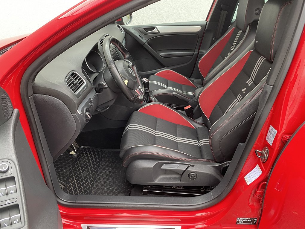 Volkswagen Golf 2.0TSi Adidas Edition
