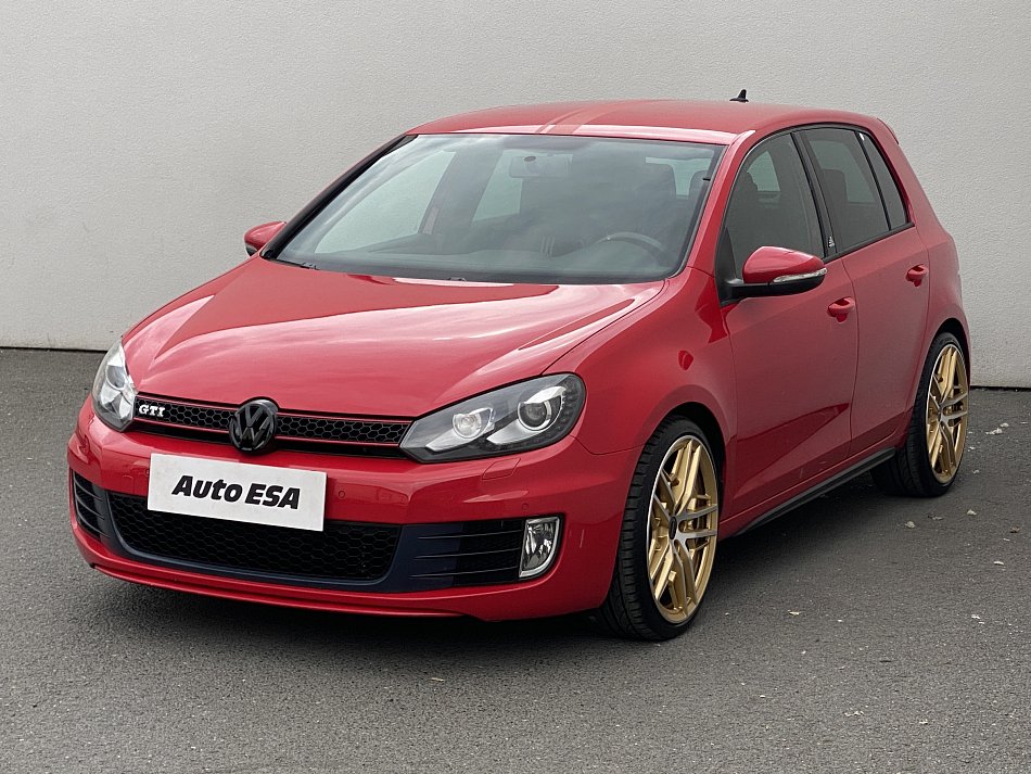 Volkswagen Golf 2.0TSi Adidas Edition