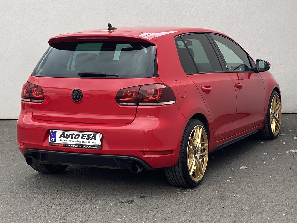 Volkswagen Golf 2.0TSi Adidas Edition