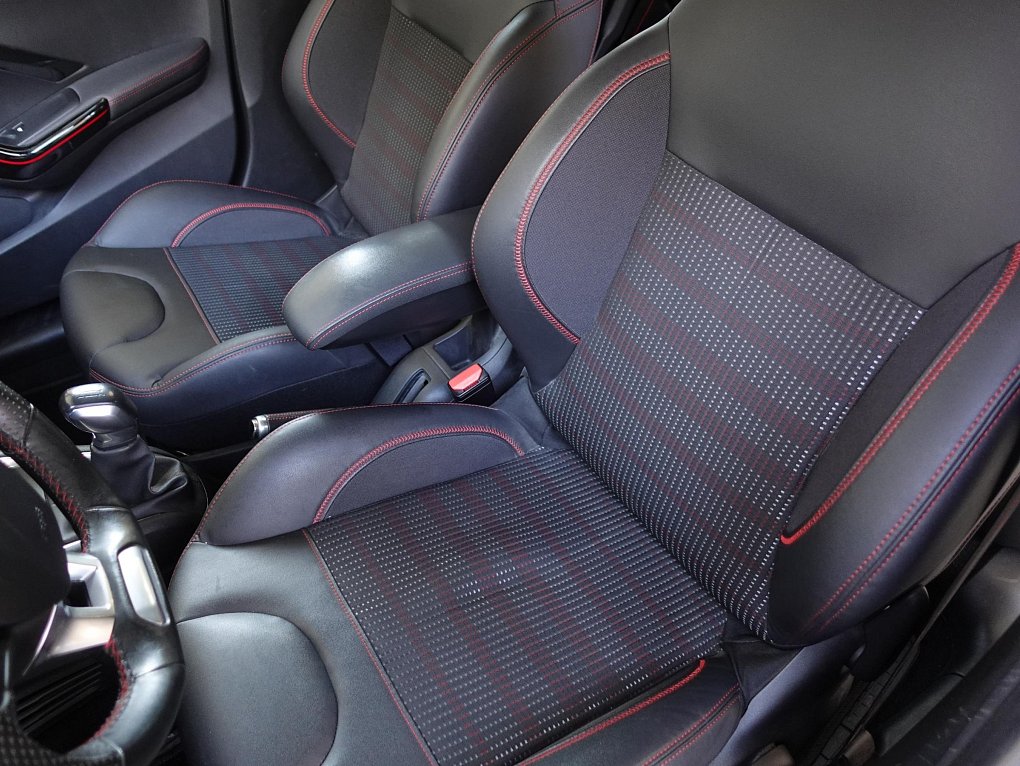 Peugeot 208 1.2PT GT Line