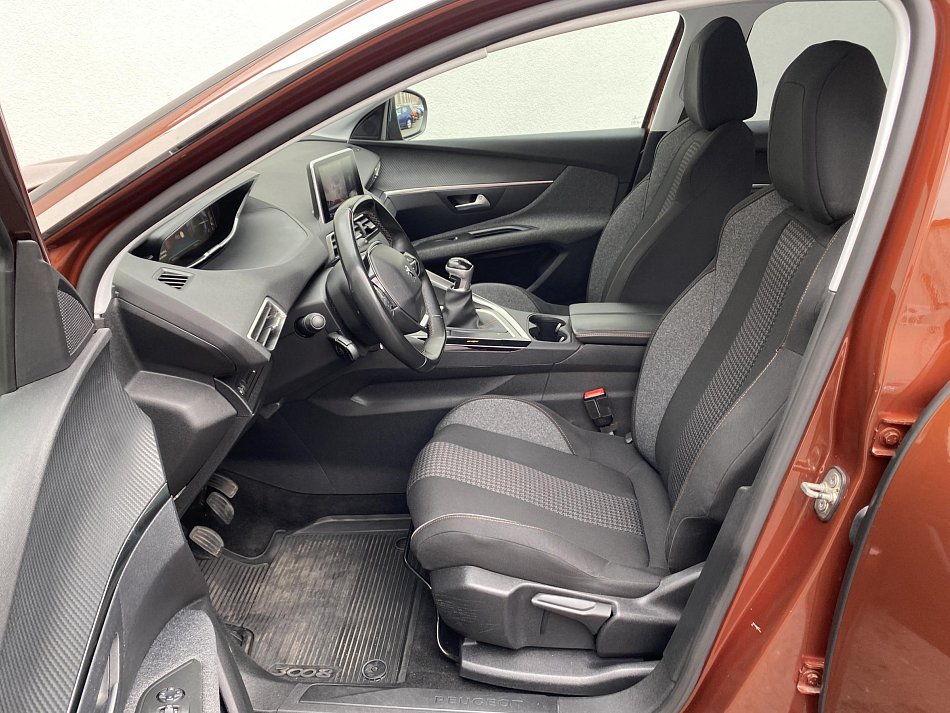 Peugeot 3008 1.2PT 