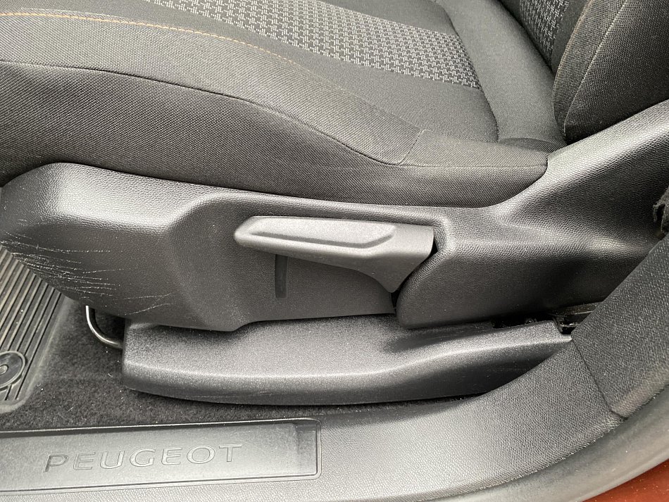 Peugeot 3008 1.2PT 