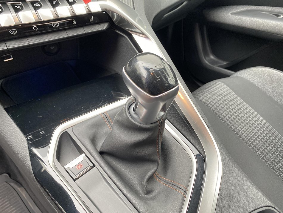 Peugeot 3008 1.2PT 