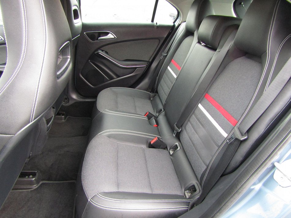 Mercedes-Benz Třída A 1.6i  A180