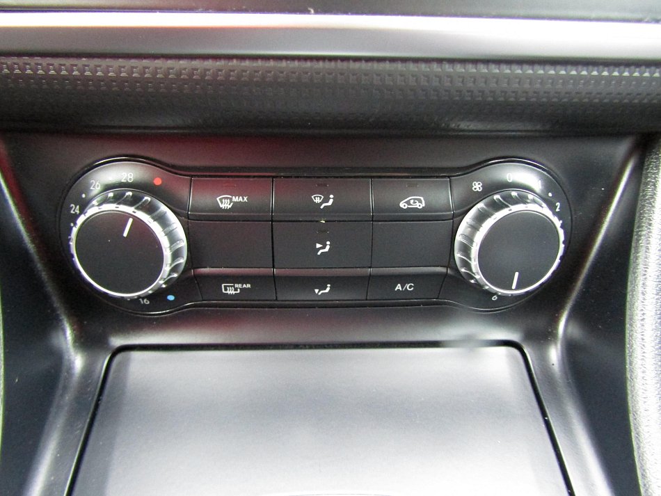 Mercedes-Benz Třída A 1.6i  A180