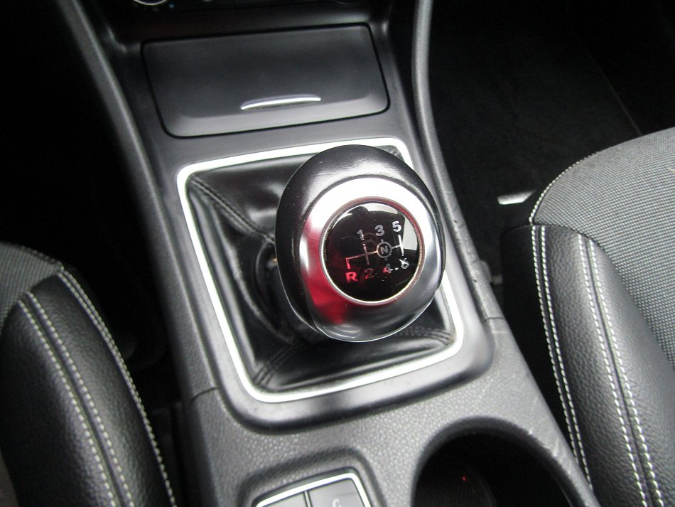 Mercedes-Benz Třída A 1.6i  A180