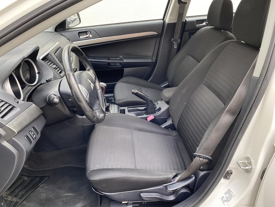 Mitsubishi Lancer 1.6 MiVEC 