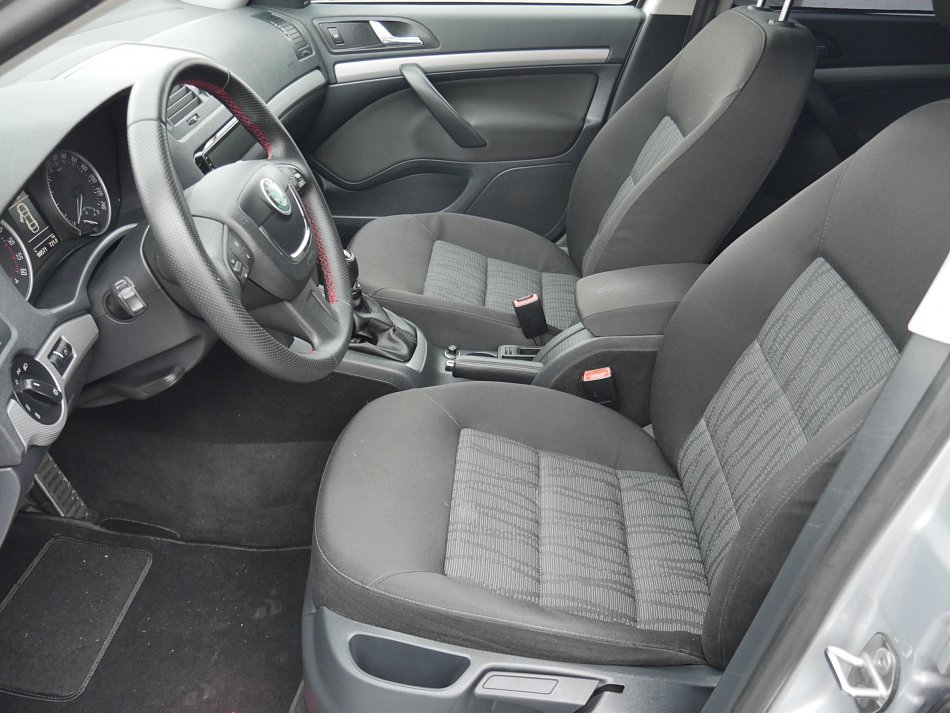 Škoda Octavia II 2.0TDi Elegance