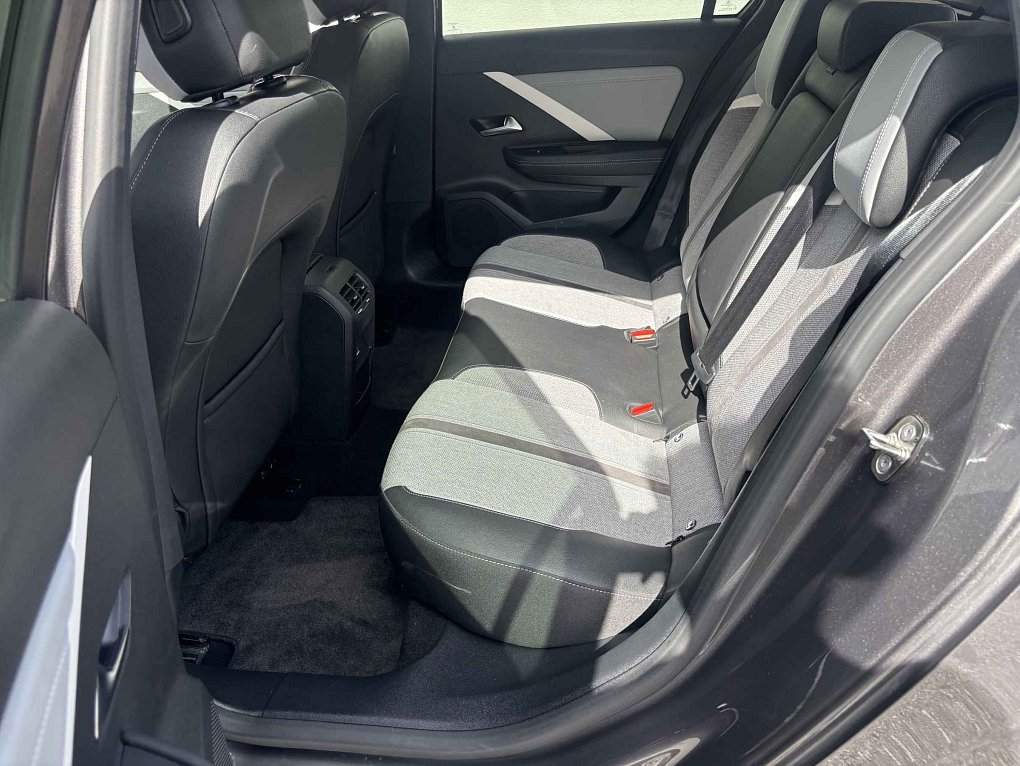 Opel Astra 1.2T Elegance