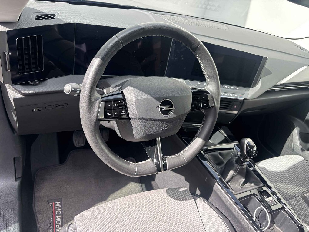 Opel Astra 1.2T Elegance