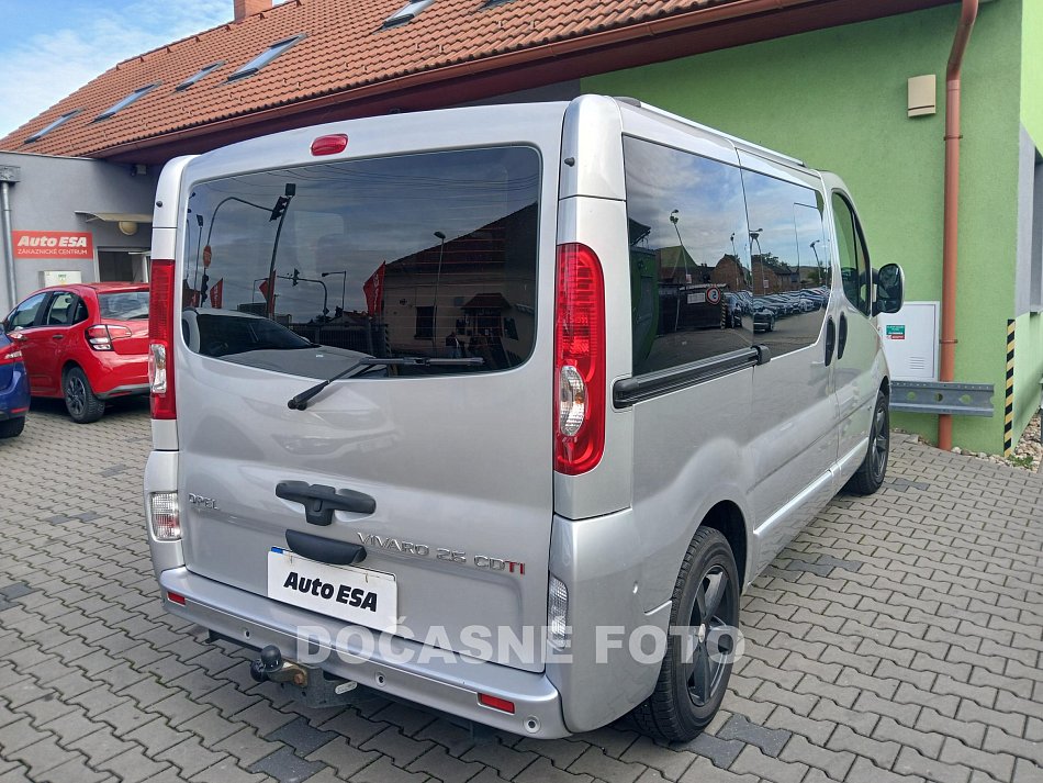 Opel Vivaro 2.5CDTi  7míst