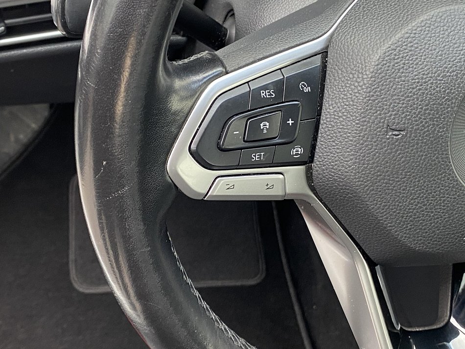 Volkswagen Golf 1.0TSi 