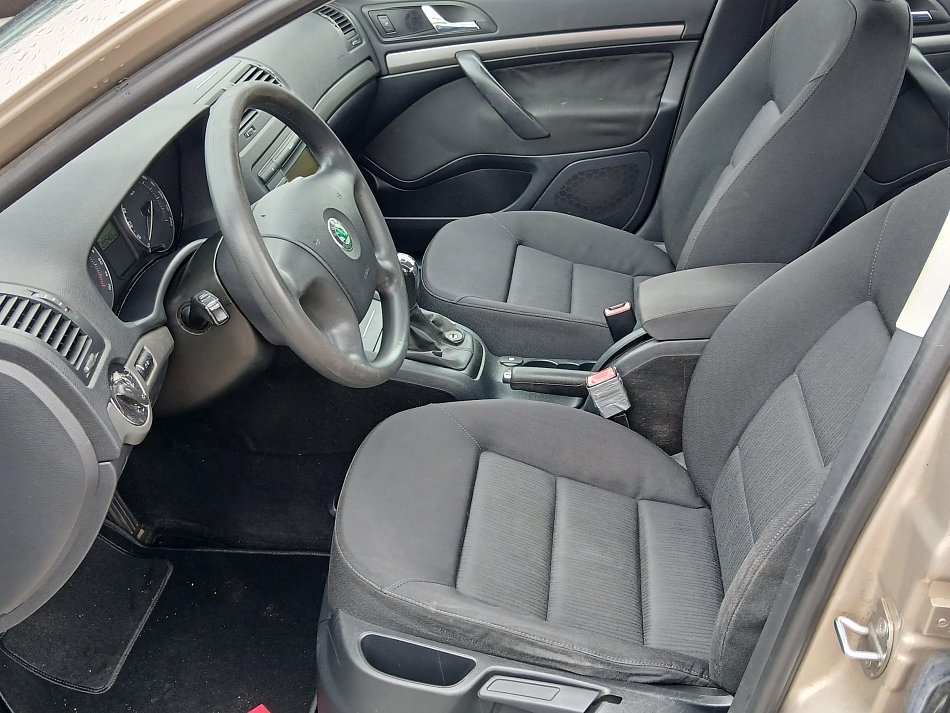 Škoda Octavia II 1.6 FSi 