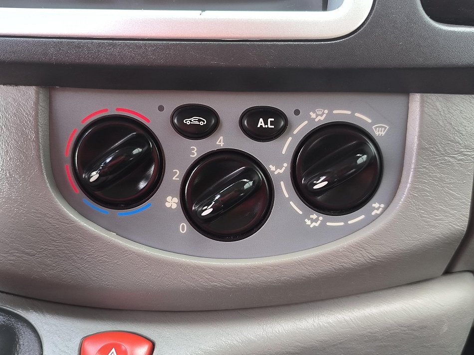 Opel Vivaro 2.0CDTi  5míst