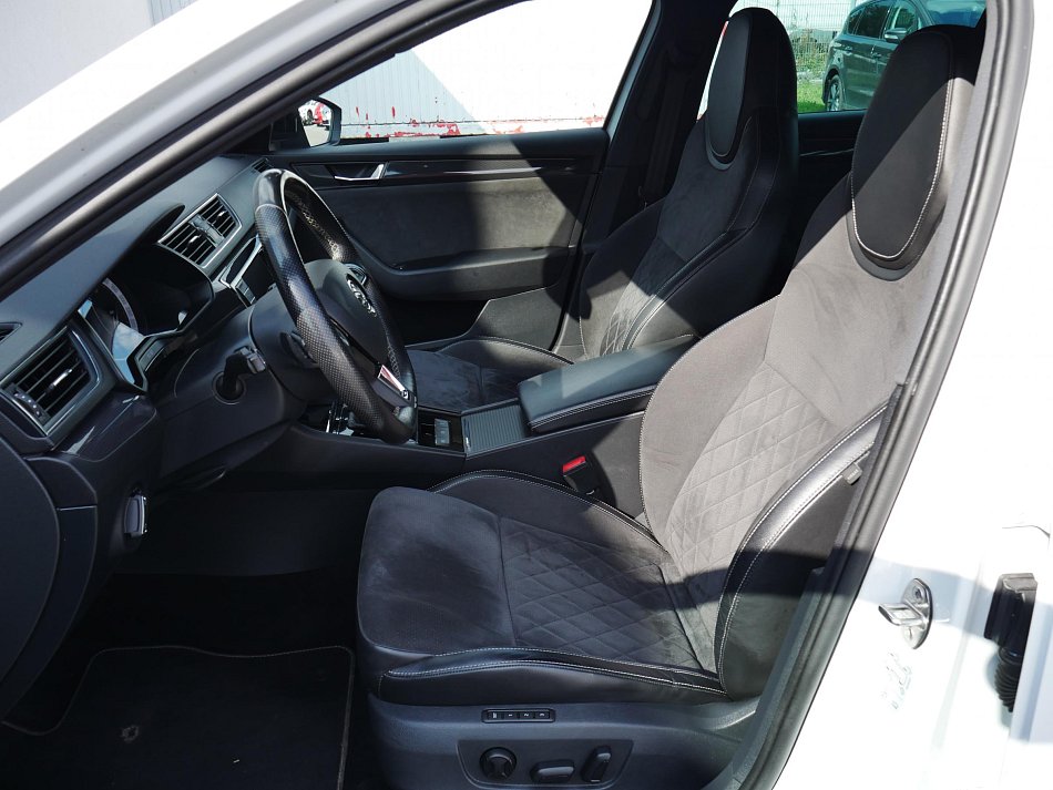 Škoda Superb III 2.0 TSi SportLine