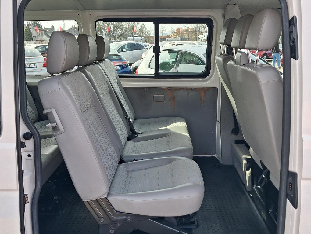 Volkswagen Transporter 2.0TDi  L2 9míst