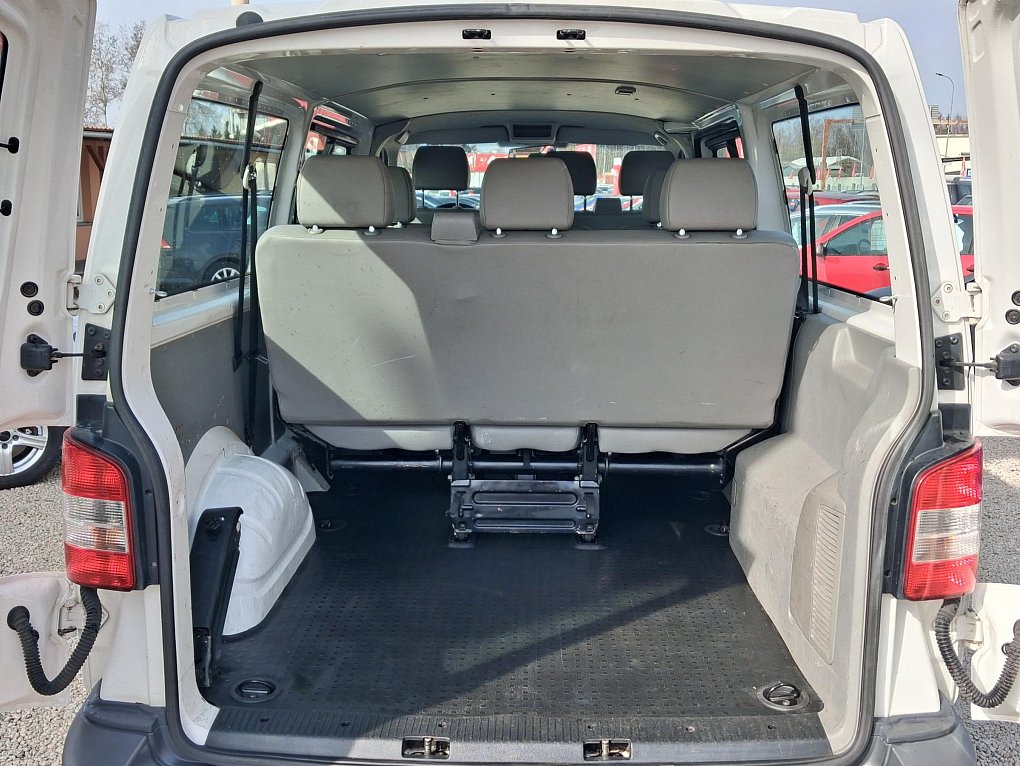 Volkswagen Transporter 2.0TDi  L2 9míst