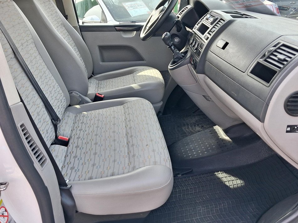 Volkswagen Transporter 2.0TDi  L2 9míst