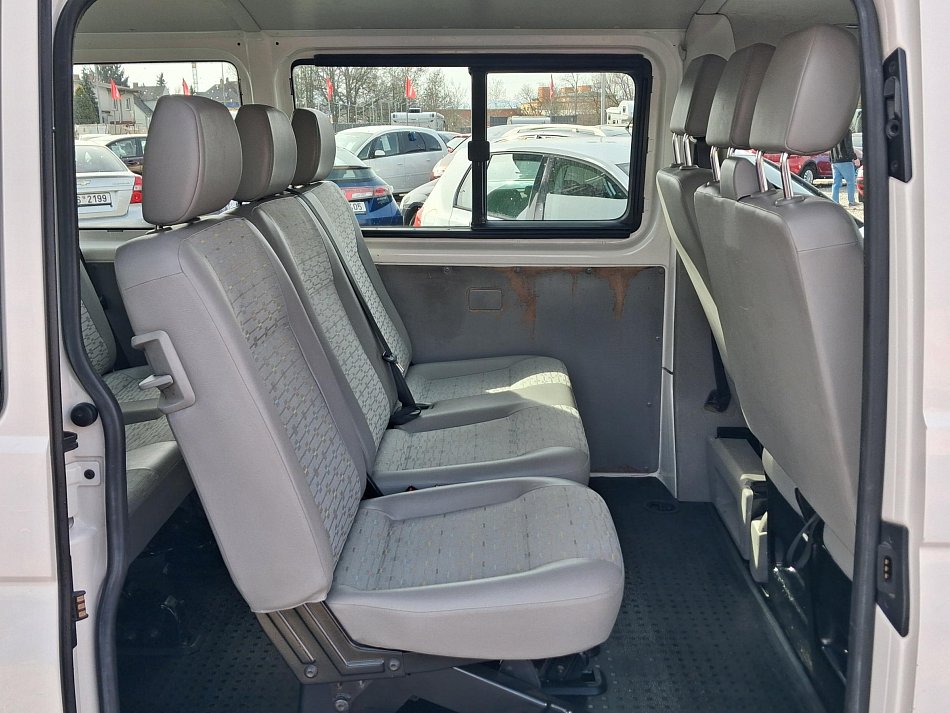 Volkswagen Transporter 2.0TDi  L2 9míst