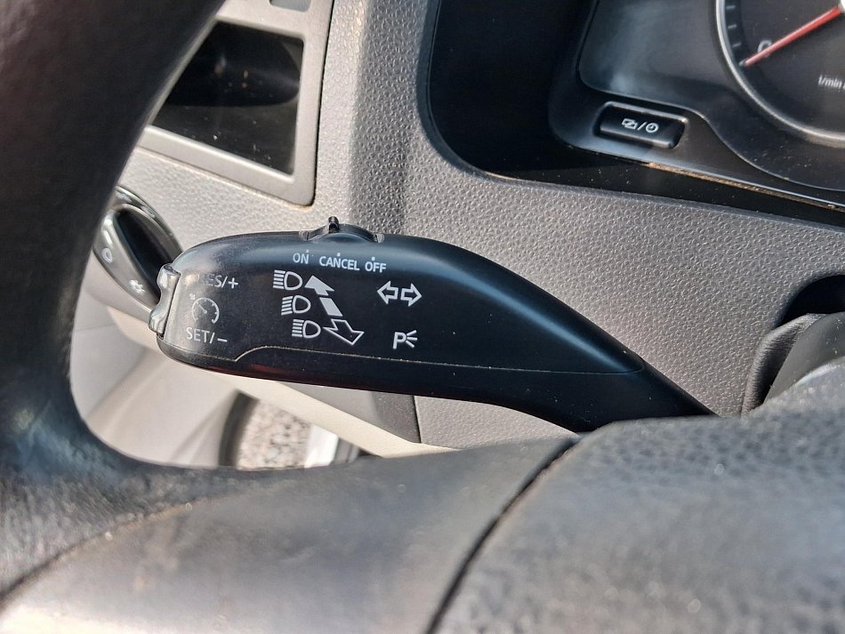 Volkswagen Transporter 2.0TDi  L2 9míst