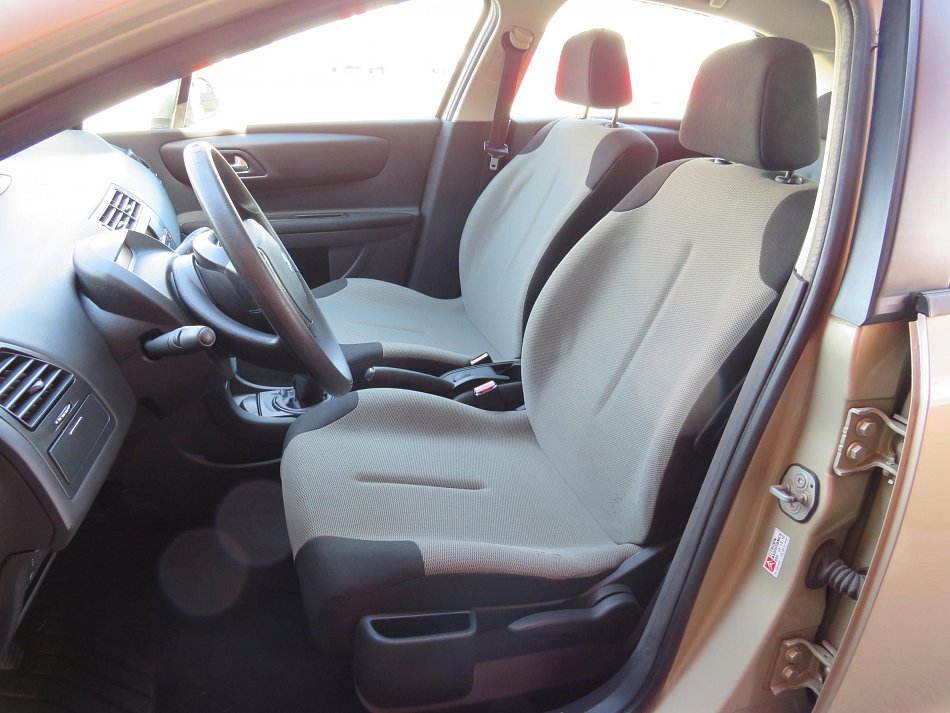 Citroën C4 1.4i 