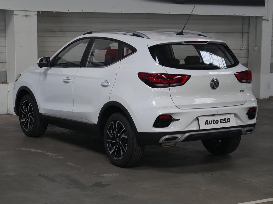 MG ZS 1.5 i 
