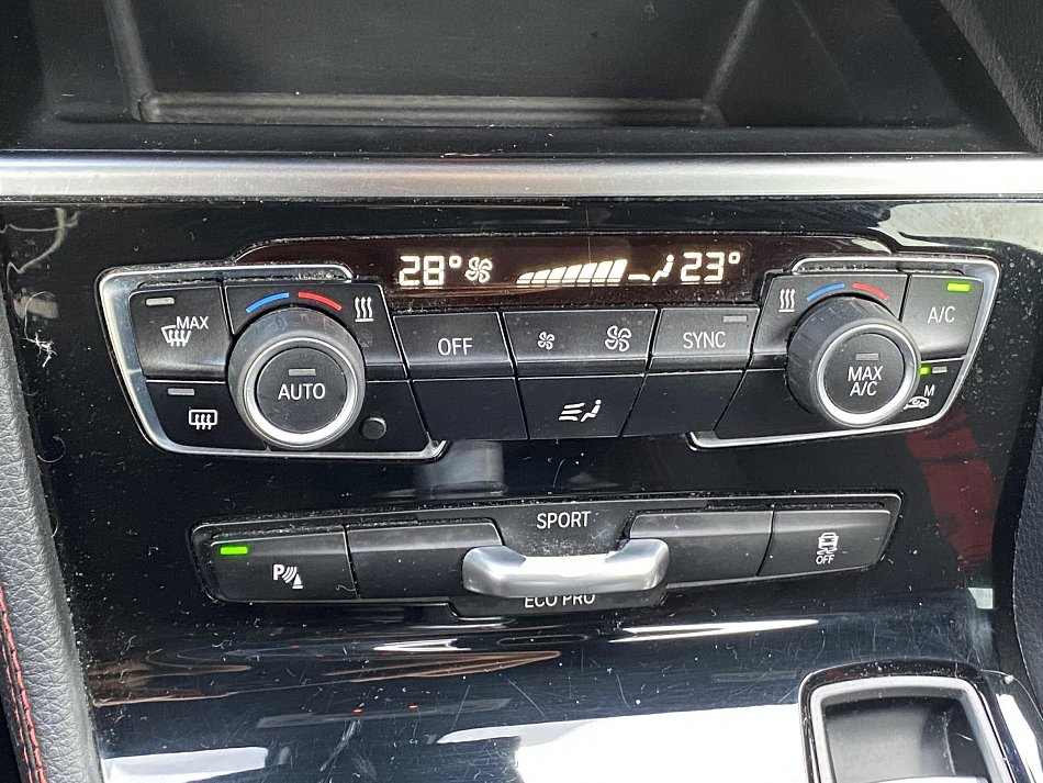 BMW Řada 2 2.0 D Sport 220d