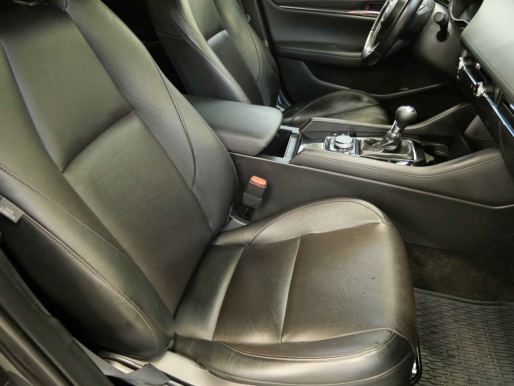 Mazda 3 2.0i  4x4