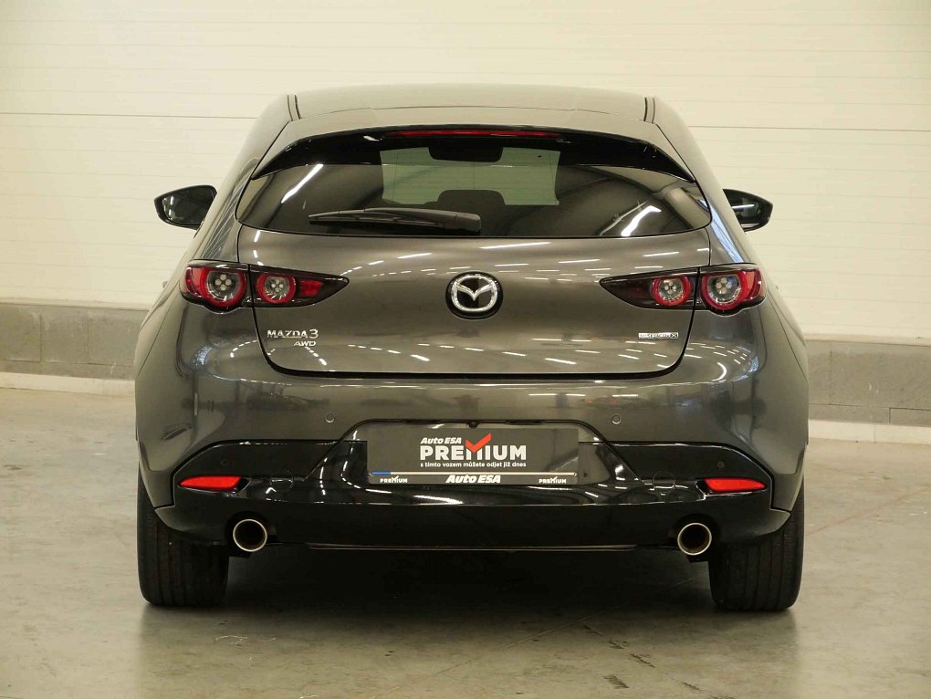 Mazda 3 2.0i  4x4