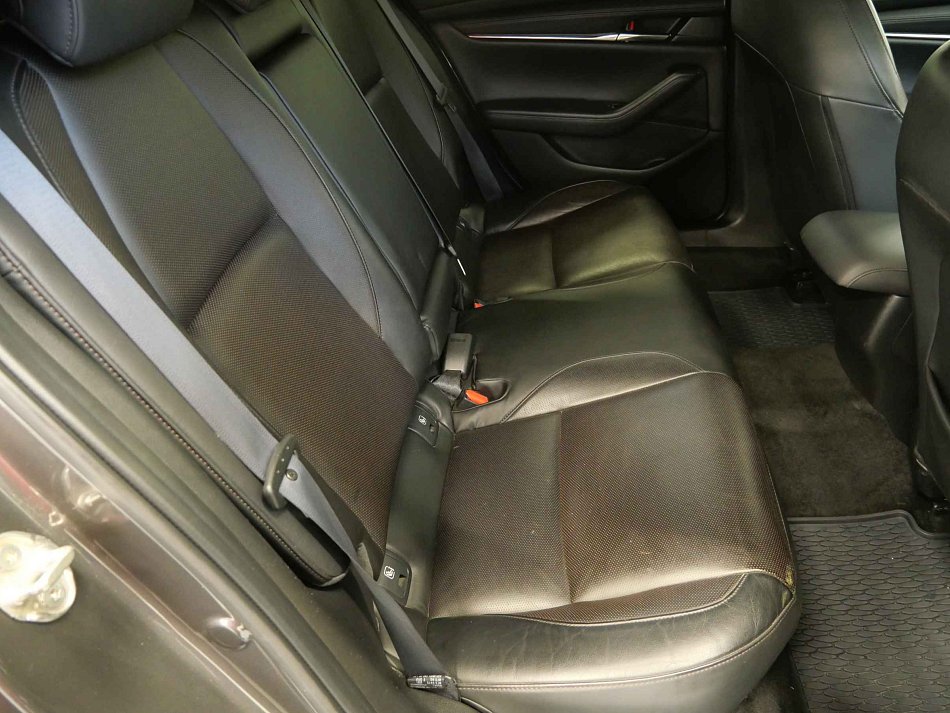Mazda 3 2.0i  4x4