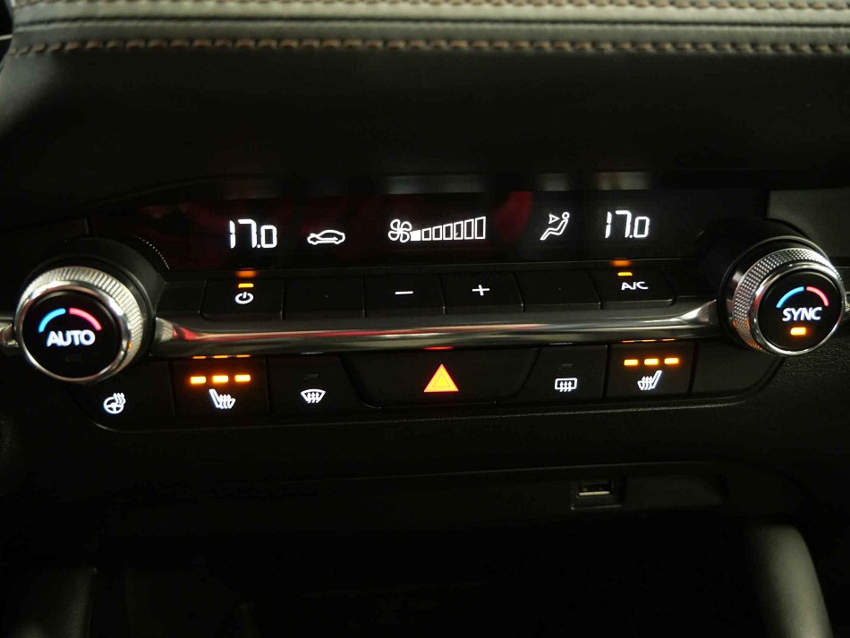 Mazda 3 2.0i  4x4