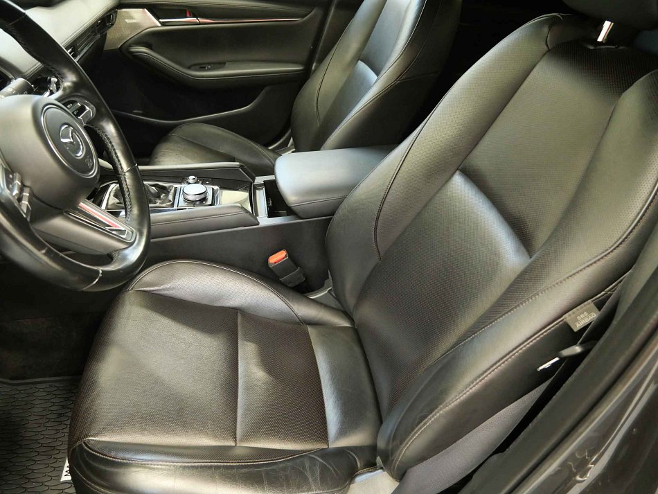 Mazda 3 2.0i  4x4