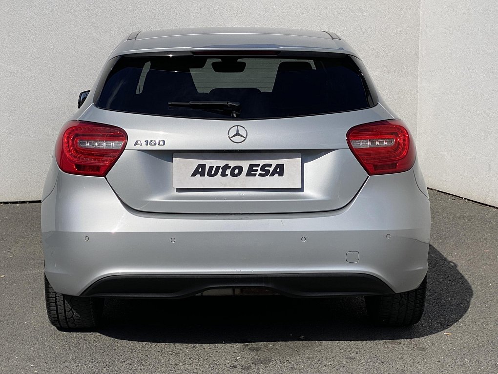 Mercedes-Benz Třída A 1.6i Sport A180