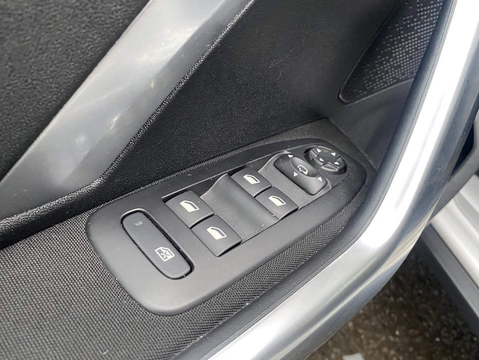 Peugeot 2008 1.2PT Crossway