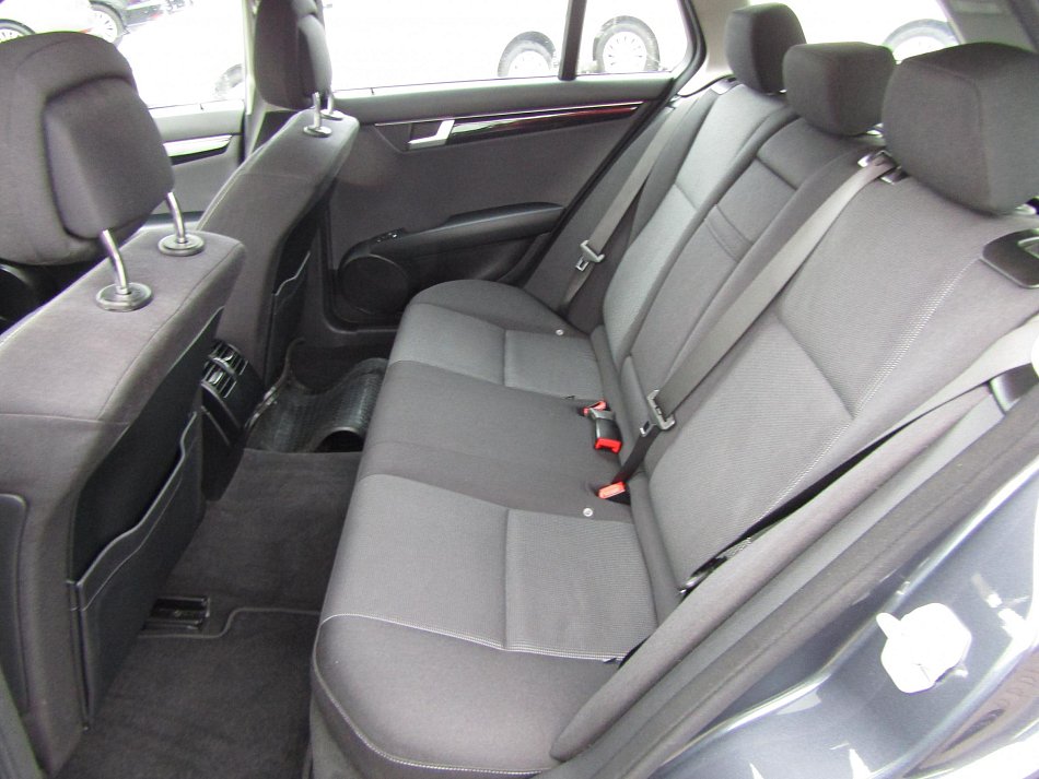 Mercedes-Benz Třída C 2.0 CDi 