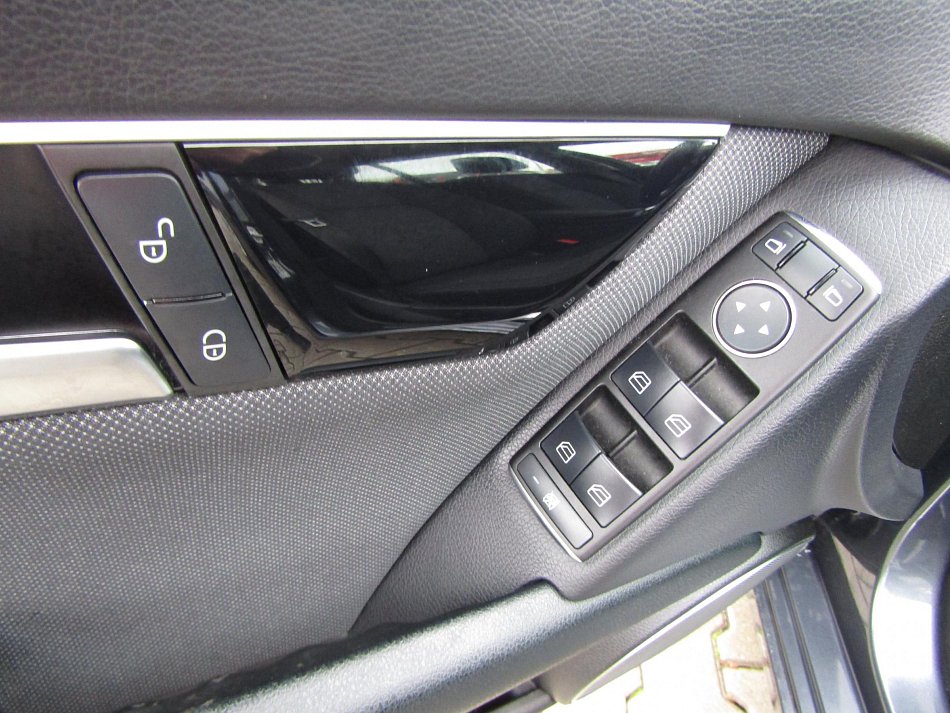 Mercedes-Benz Třída C 2.0 CDi 