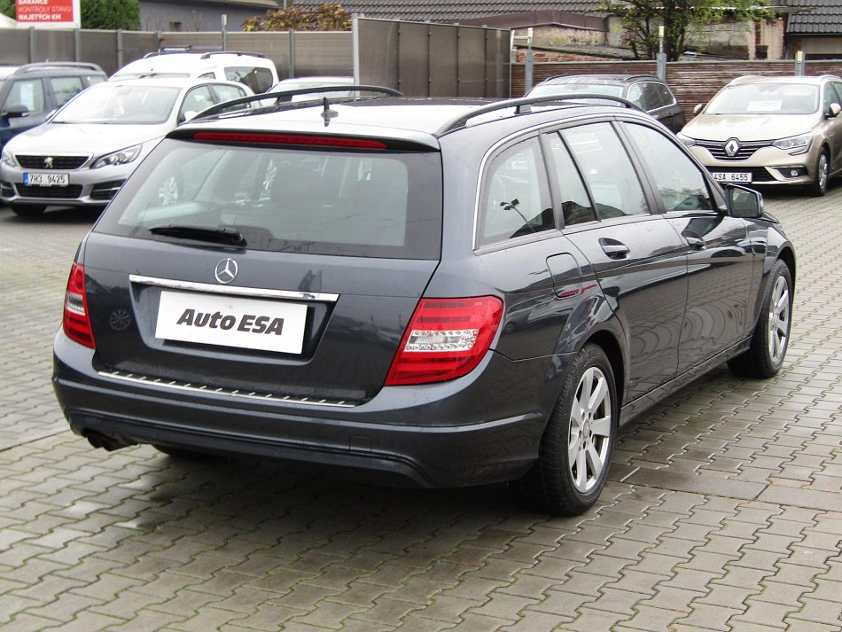 Mercedes-Benz Třída C 2.0 CDi 
