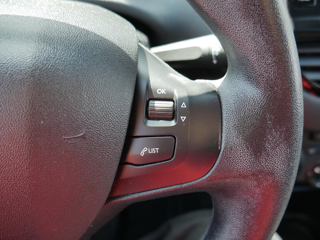Peugeot 208 1.2 PT 