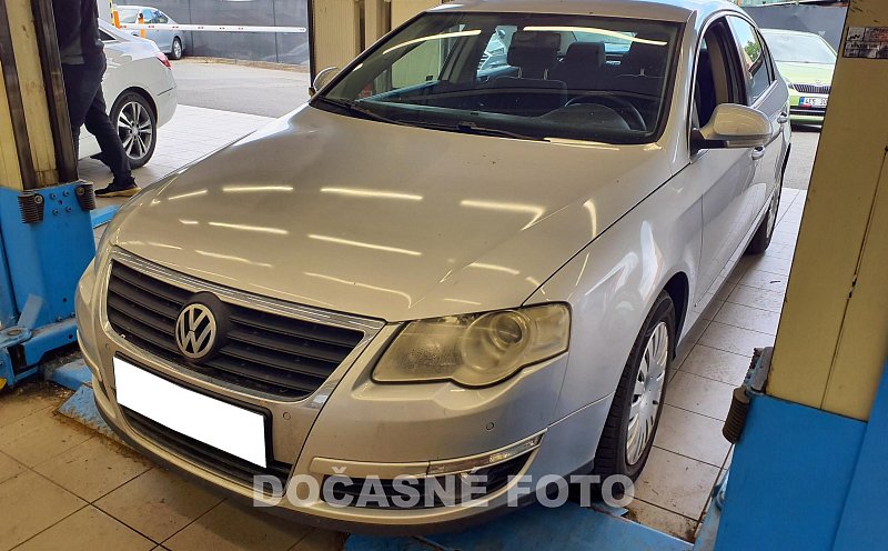 Volkswagen Passat 1.6 FSi  B6