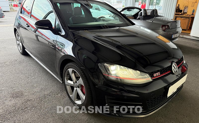 Volkswagen Golf 2.0TSi 