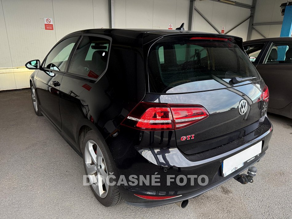 Volkswagen Golf 2.0TSi 