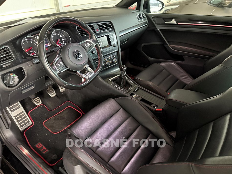 Volkswagen Golf 2.0TSi 