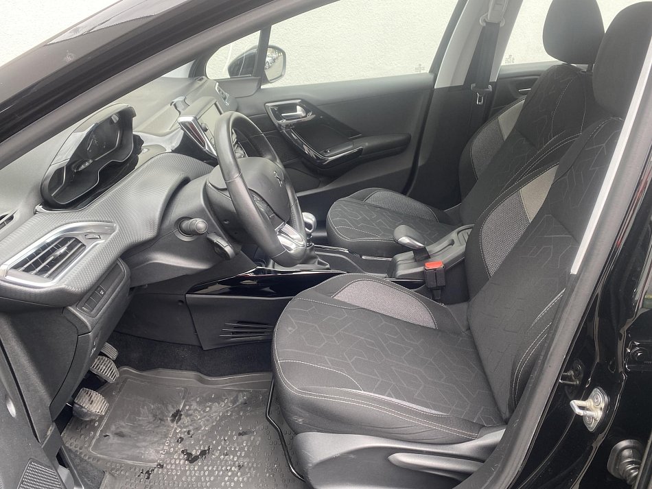 Peugeot 2008 1.2 PT Active