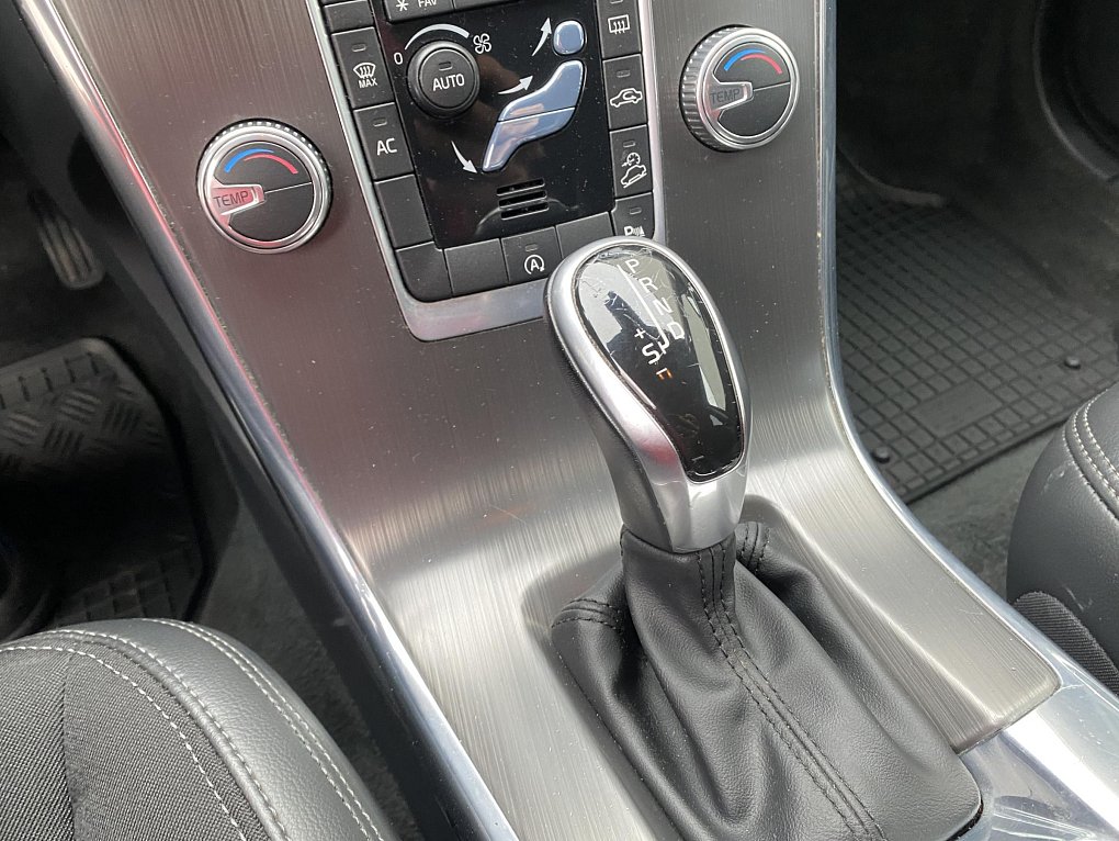 Volvo XC60 2.4 D4 Momentum AWD